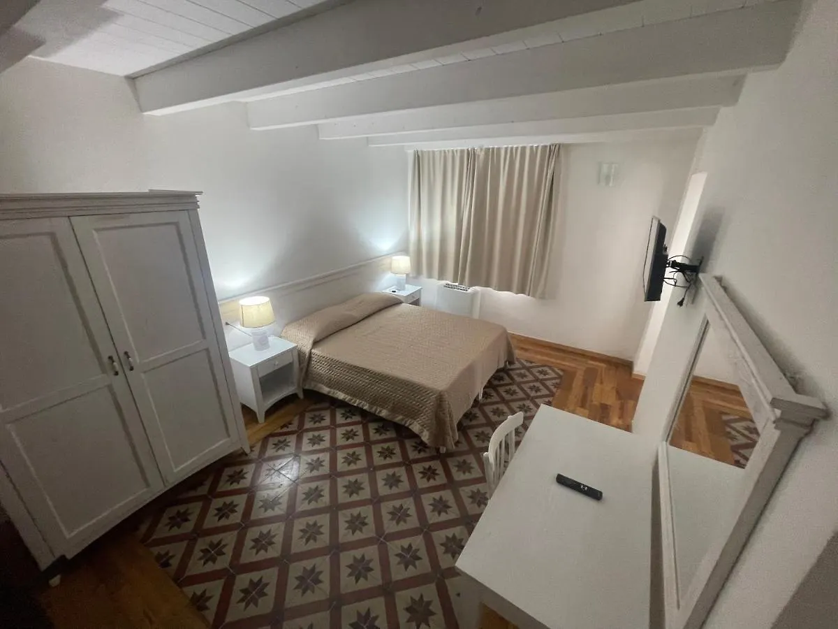 Guest house L'Araucaria Le Camere Riola Sardo Italy