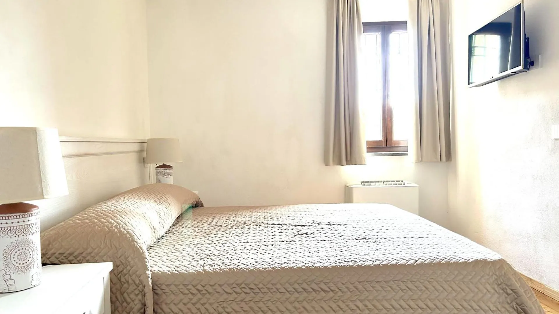 Guest house L'Araucaria Le Camere Riola Sardo Italy